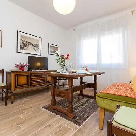 Apartamento Emzi *