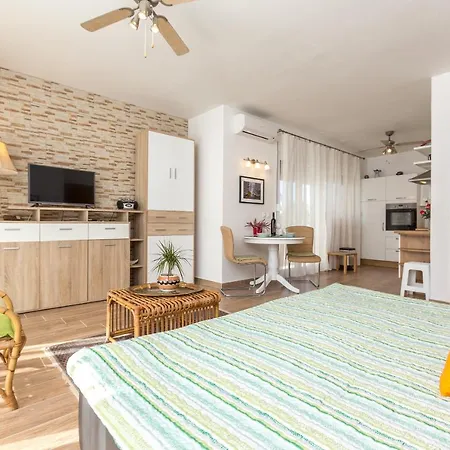 Apartamento Emzi *